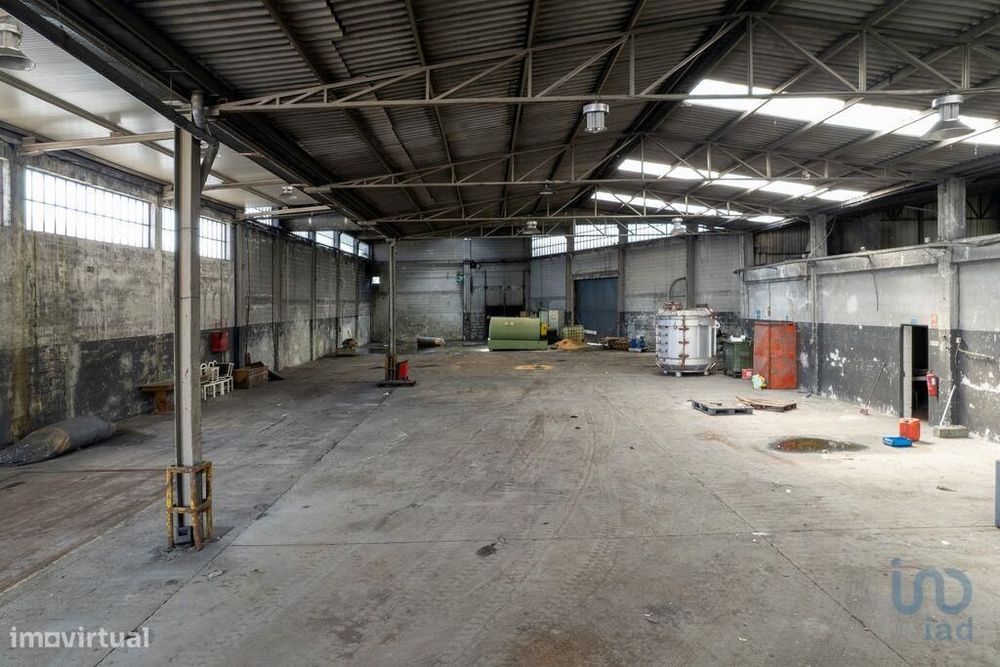Armazém em Nogueira do Cravo e Pindelo de 1606,00 m2