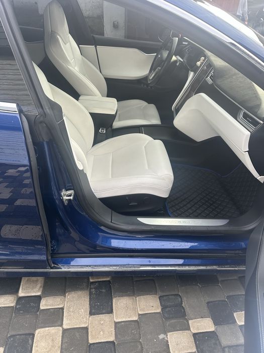 Продам Tesla model S 90 d