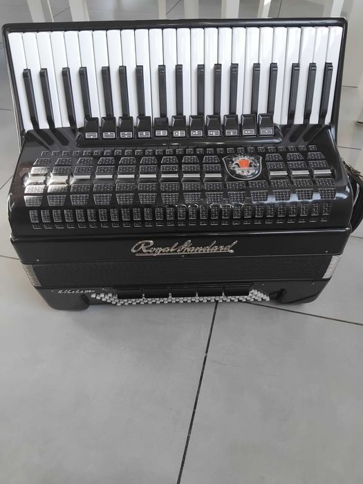 Akordeon Royal Standard Meteor 120 basów 4 chórowy