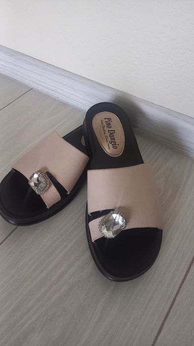 Шльопанці шкіряні