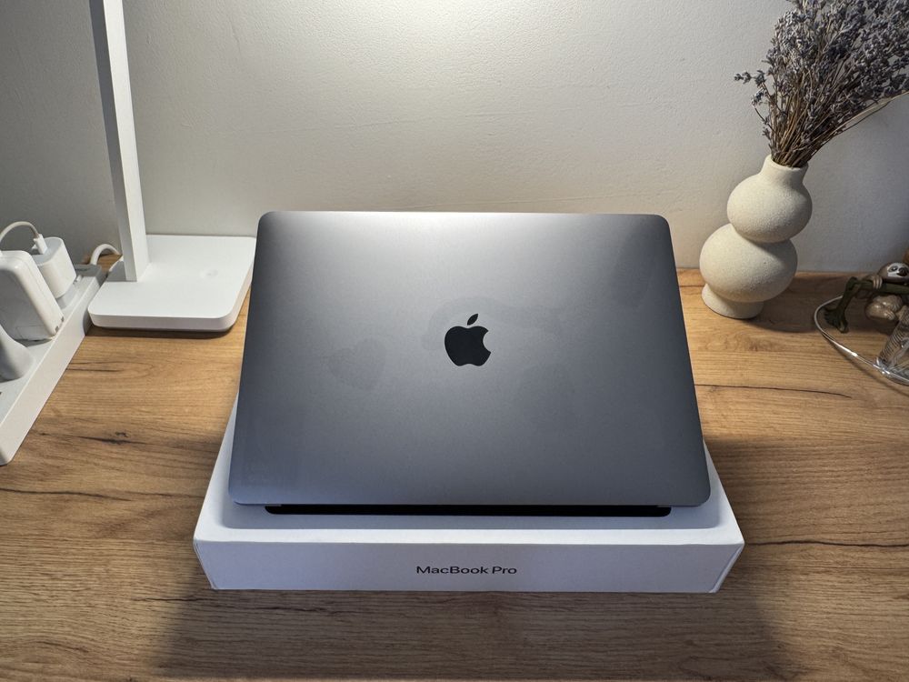 MacBook Pro 13 2020 M1 16GB 1TB Space повний комплект