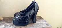 Sapatos plataforma vinil pretos da marca Pleaser
