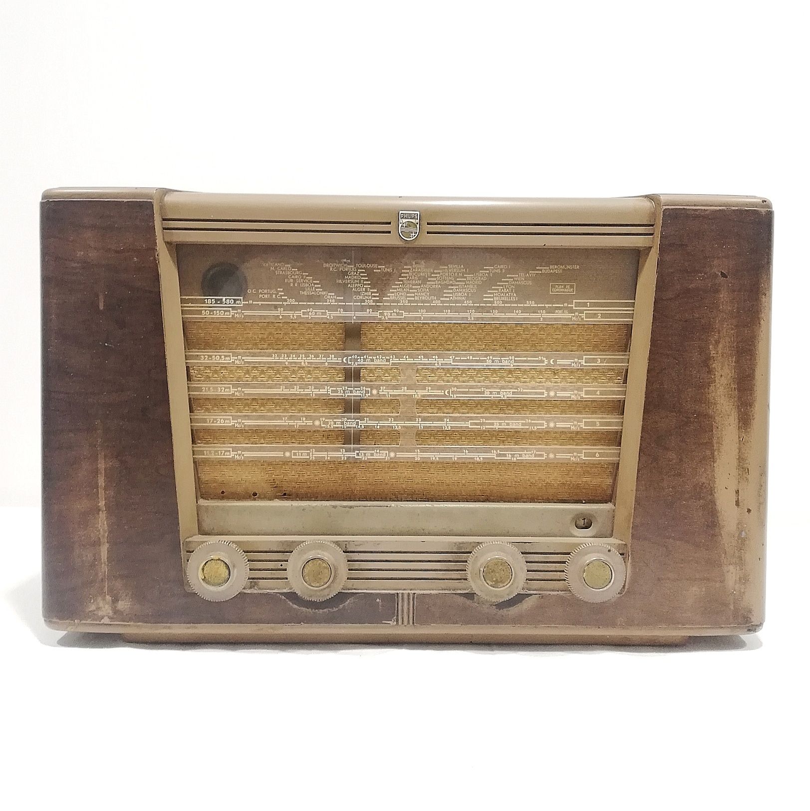 Rádio vintage Philips Bx505 A/11, de 1951

Dimensões: L 50 × A 30 ×