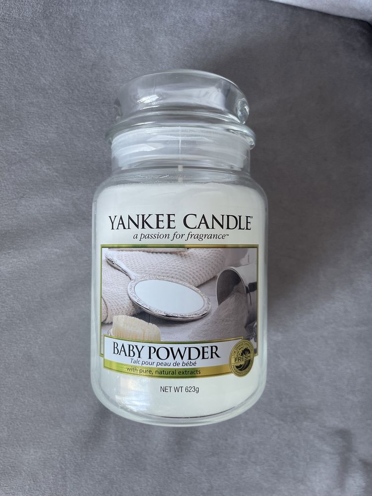 Yankee Candle Baby Powder stara szeroka etykieta 623g biała świeca