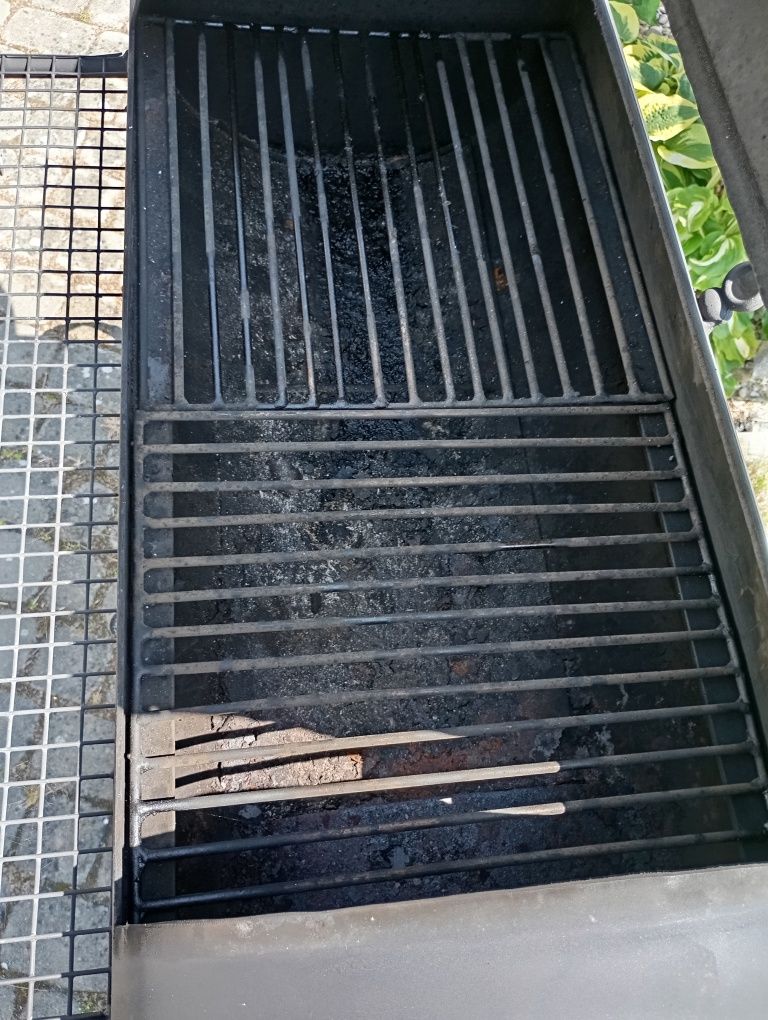 Grill ogrodowy  lokomotywa