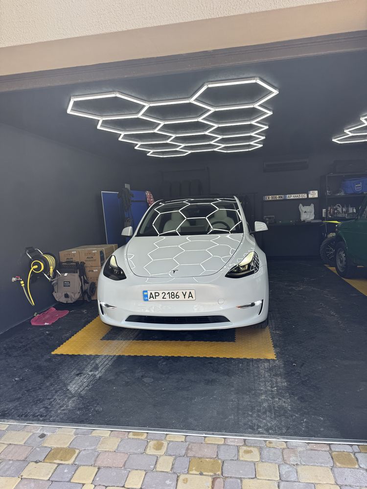 Tesla model Y новая ! Идеал.