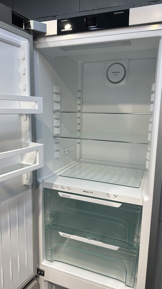 Холодильник LIEBHERR CBef 4805 А+++ 200см BioFresh