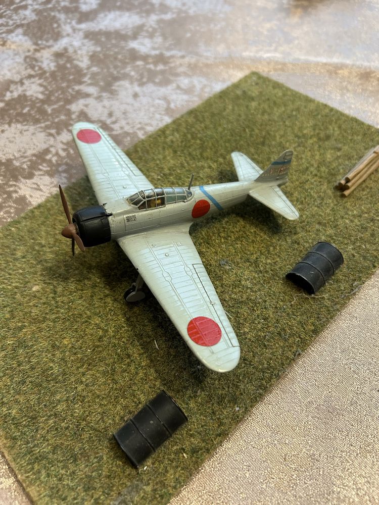 Model myśliwca Mitsubishi A6M2 Zero japoński z 1941 r. w skali 1:72