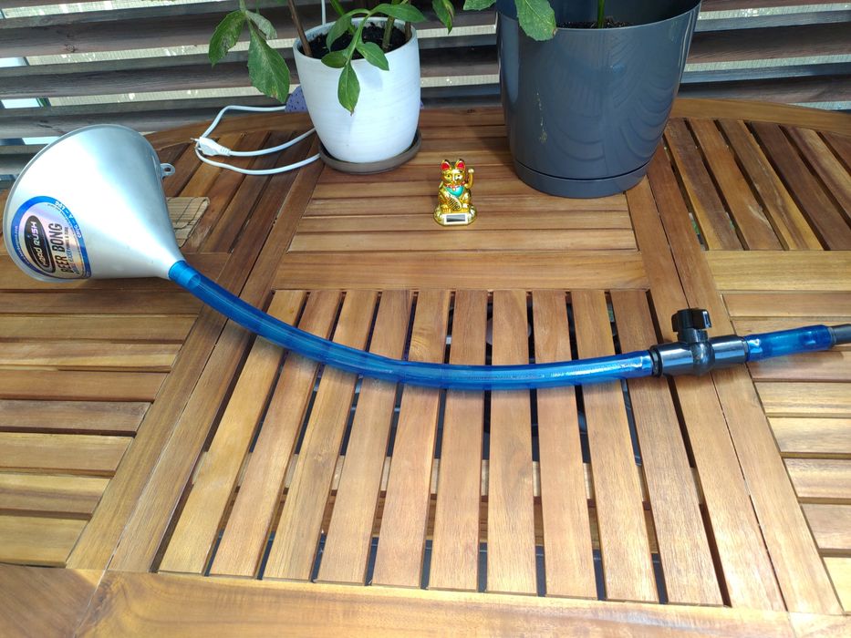 Lejek Lej z wężem i zaworem Beer bong