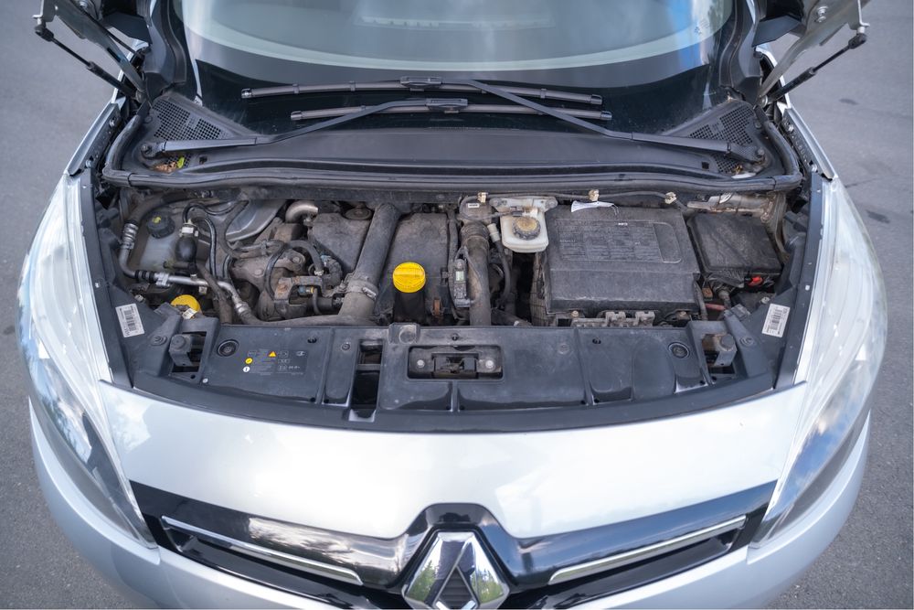 Продам renault grand scenic 2014