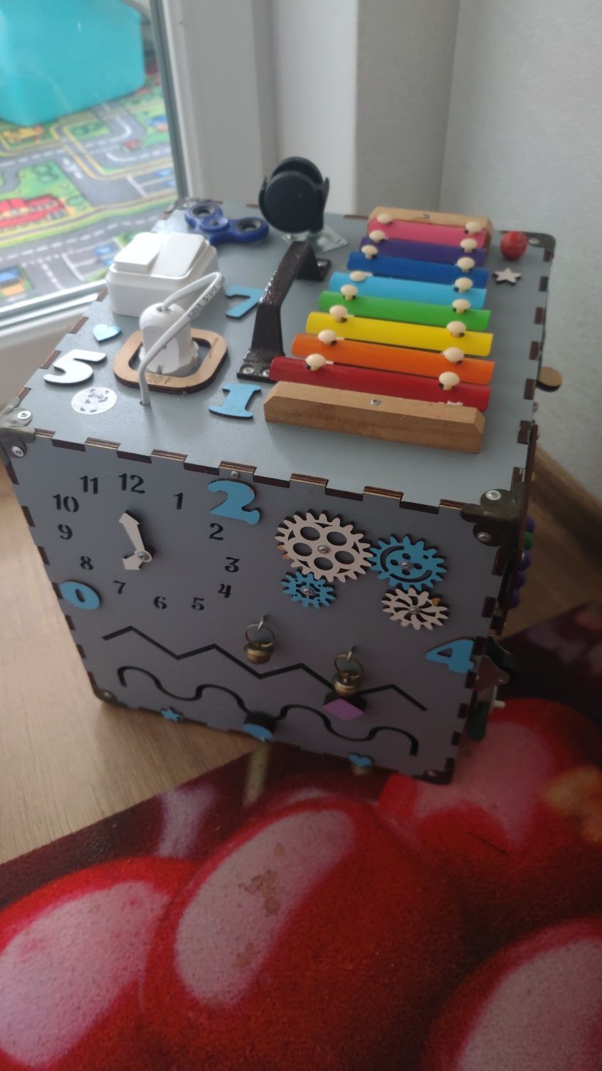 Бізікуб 30×30 сірого кольору