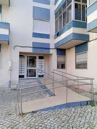 Arrenda-se apartamento T3,Renovado, boas áreas, Laranjeiro