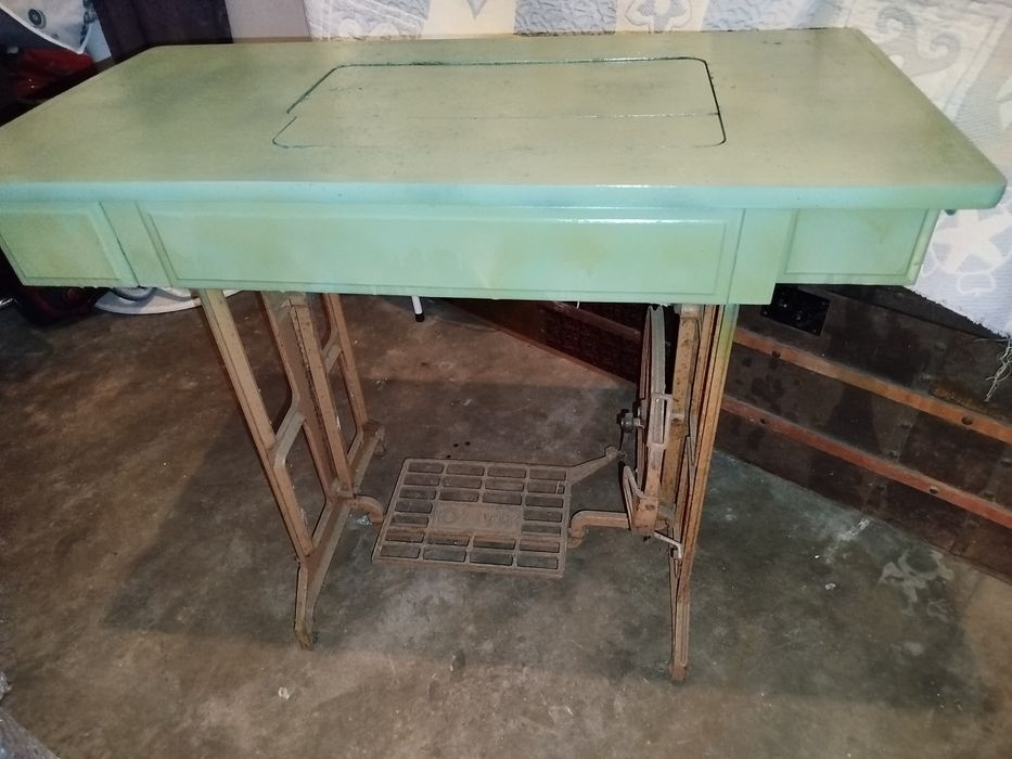 Móvel de máquina de costura