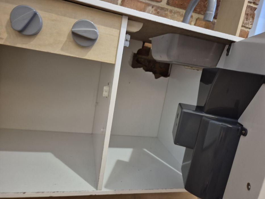 Kuchnia drewniana z wyposażeniem