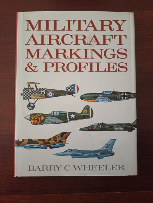 Livro sobre pinturas de aviões militares