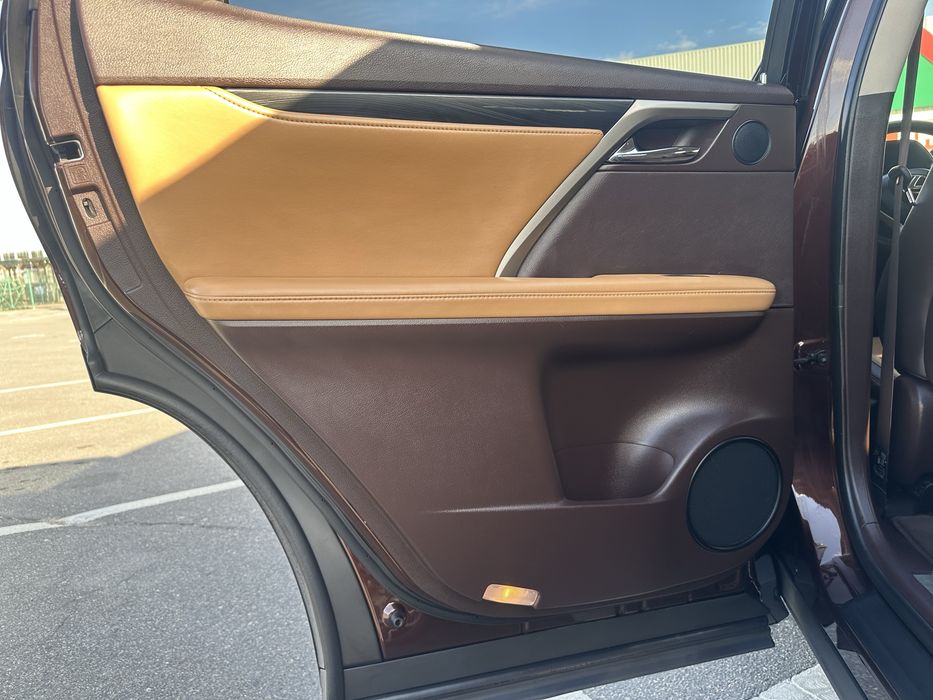 Продам Lexus RX300 2018 года