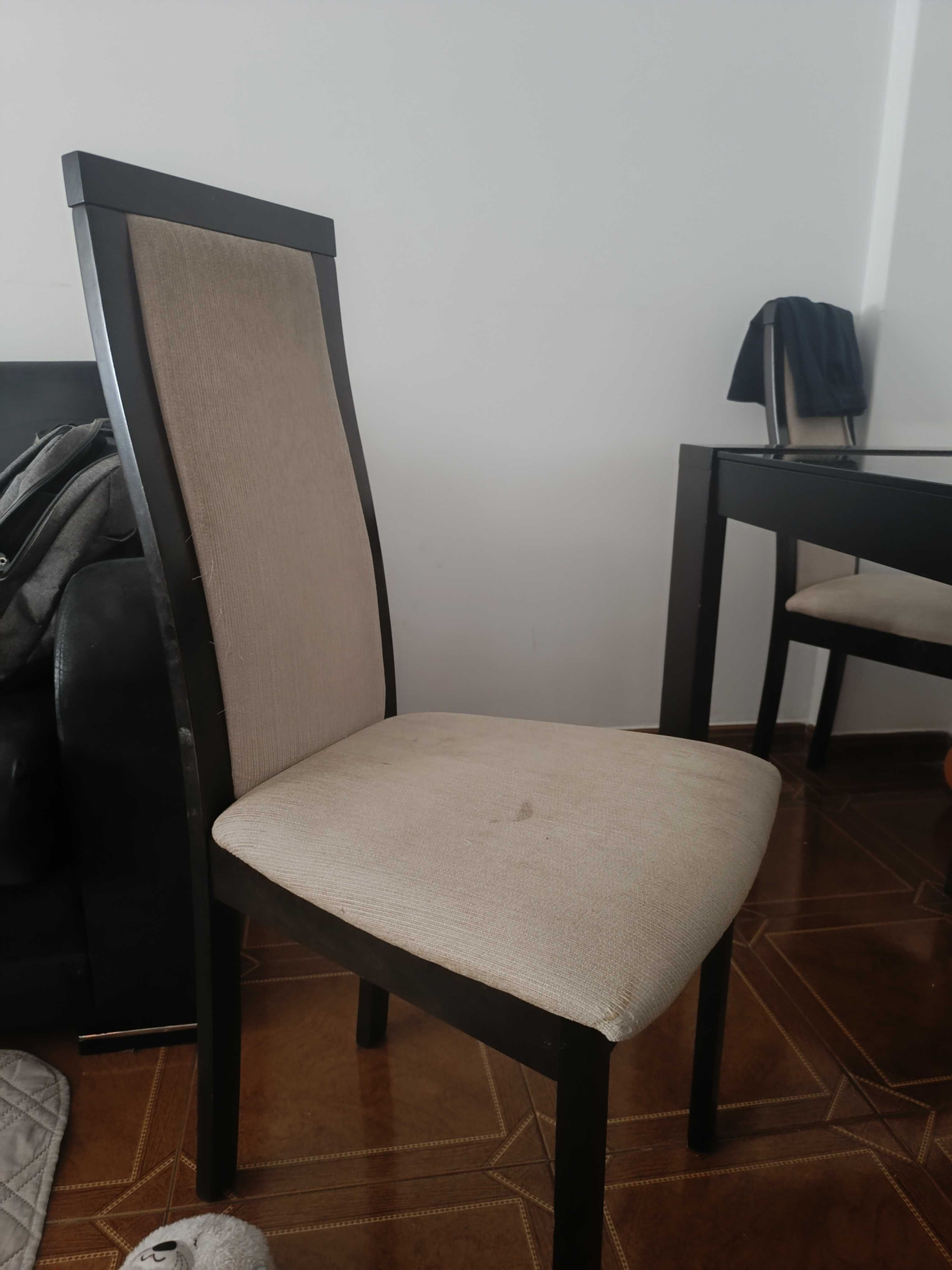Mesa com tampo de vidro + 6 cadeiras — 100€ (conjunto)