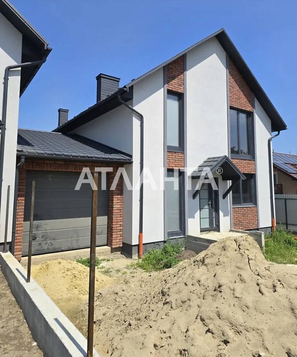 Таунхаус з гаражем, підвалом і місцем під авто на вул. Горіхівській