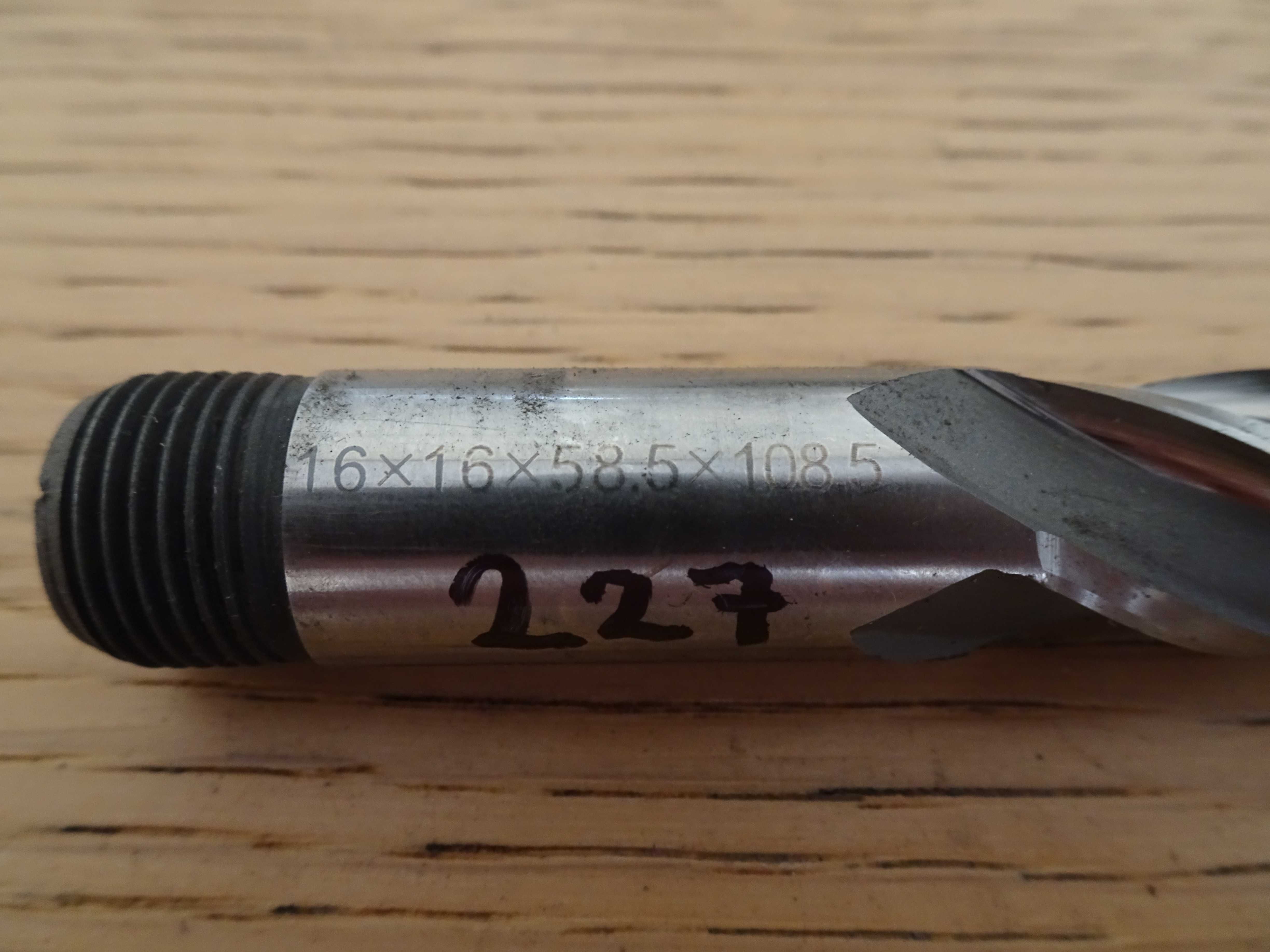 Frez HSS trzpieniowy, palcowy, walcowo-czołowy fi 15,8 (227)