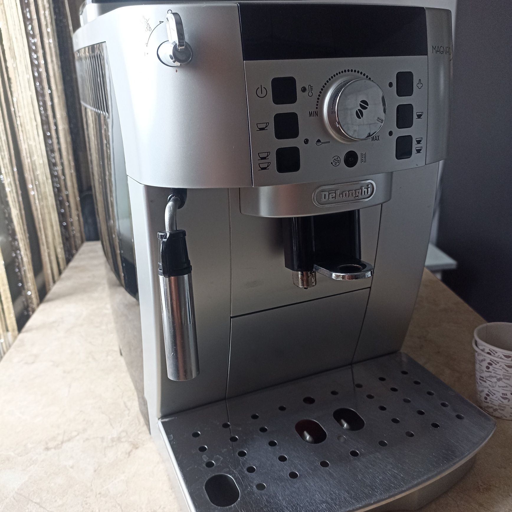 Продам кавовий апарат DeLonghi