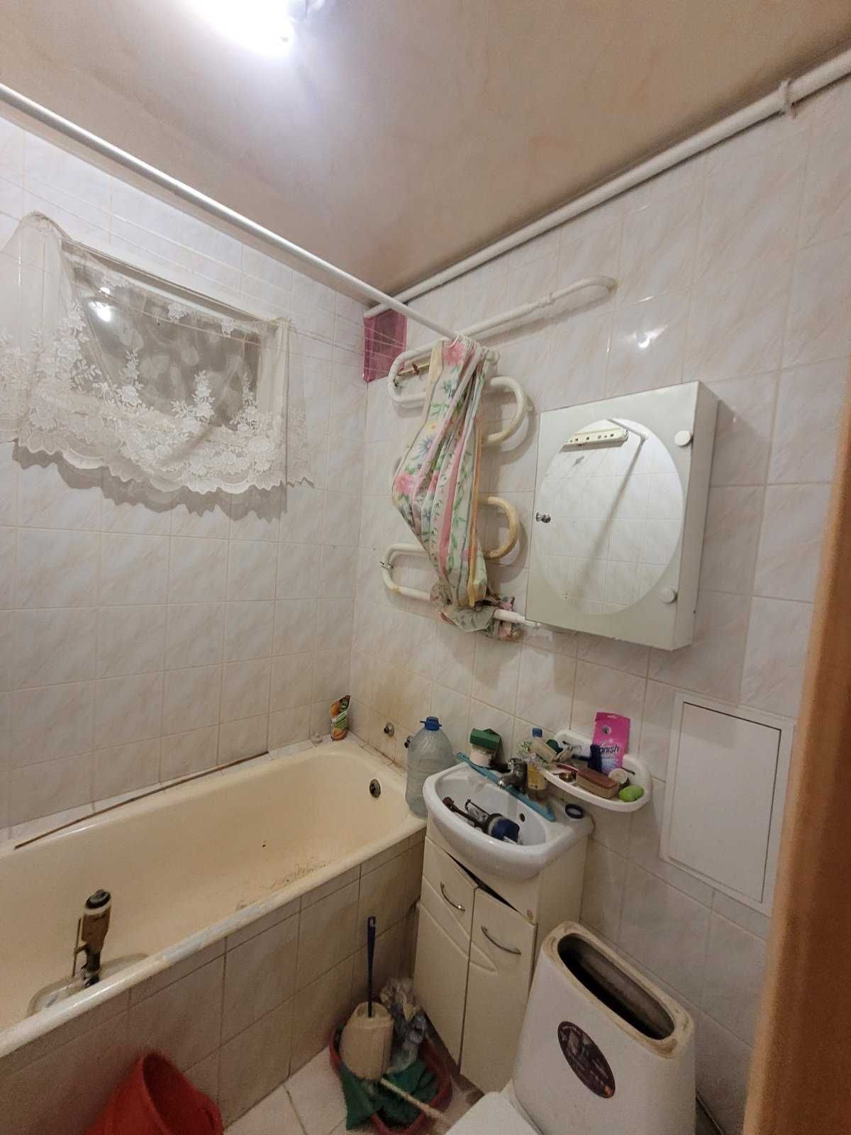 Продам 2к  ,Солом'янський р-н ,вул Джохара Дудаєва (Іскрівська )