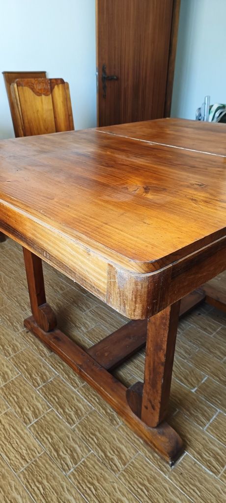 Mesa de madeira maciça