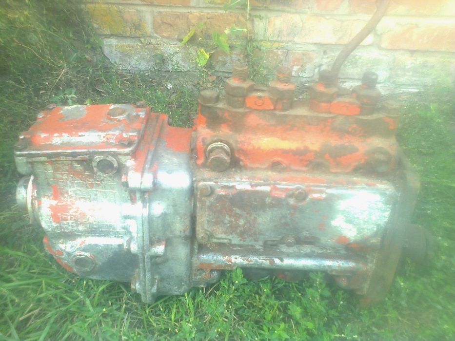 Хрестовина Т150 и Топлевный насос ДТ 75 Комбаин Колос Нива