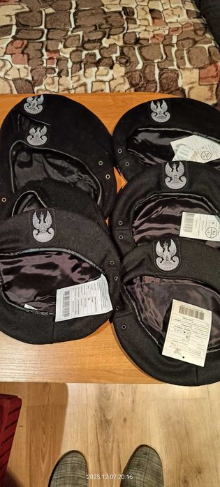 Beret czarny  z orłem haftowanym