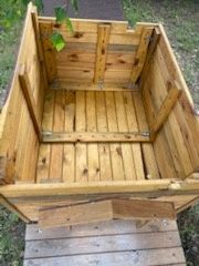 Drewniana, zaimpregnowana  buda solidna