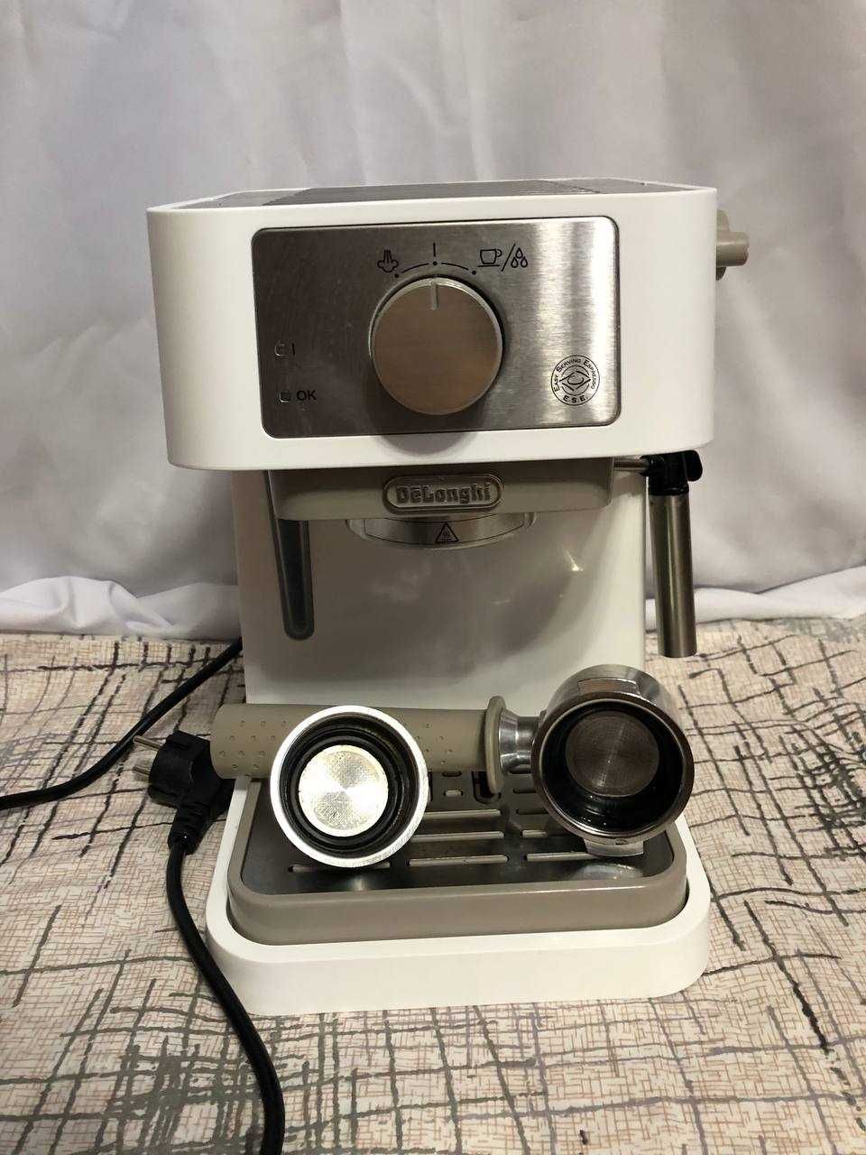 Продам кавомашину рожкову . 
Фірми Delonghi