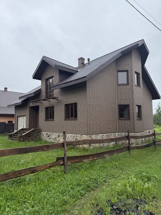 Продам двоповерховий будинок площею 230 м² і ділянкою 10 сотих