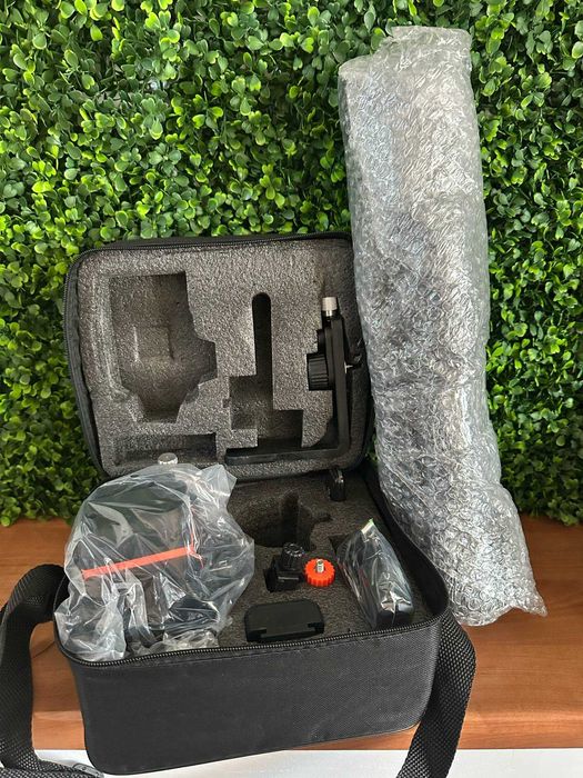 Laser krzyżowy 3D Professional ze stojakiem