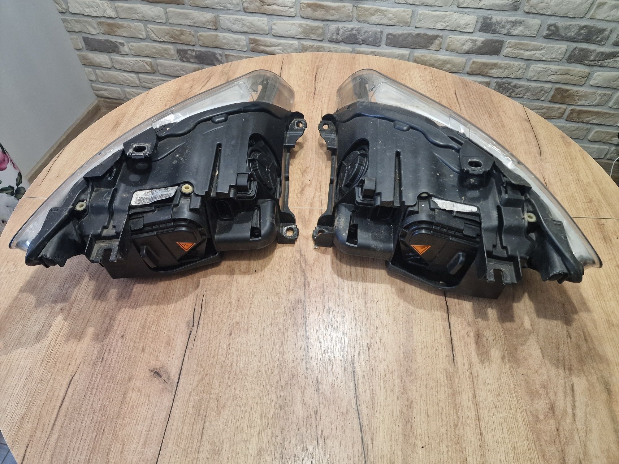 REFLEKTOY lampy AUDI Q7 XENON komplet oryginalne
