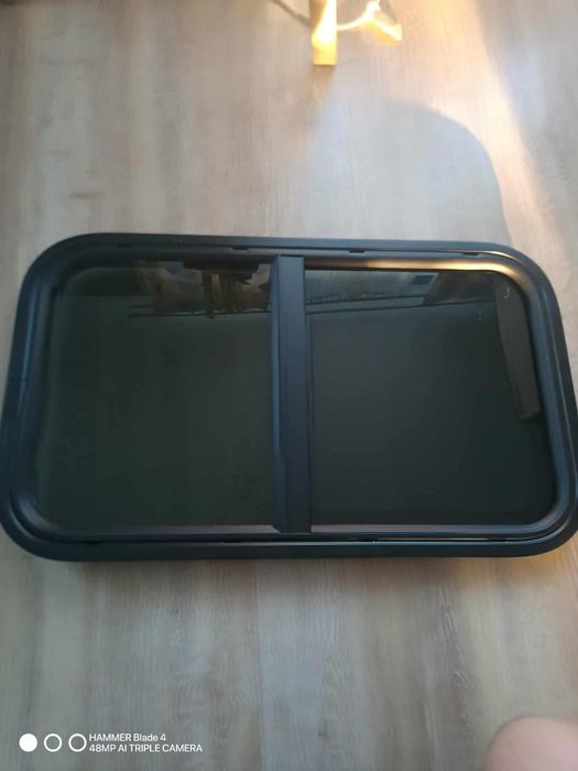 Okno przyczepa kempingowa