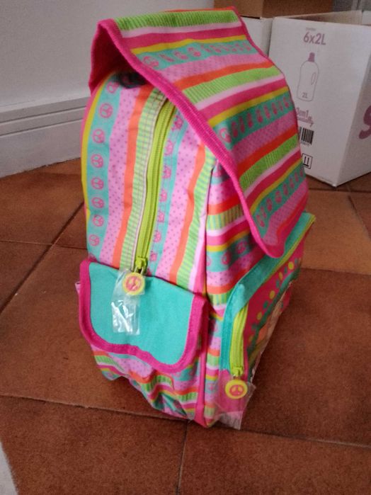 Marca NICI. Nova com etiqueta. Mochila grande para escola