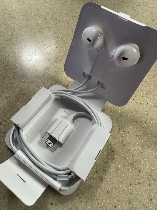 Навушники Apple iPhone EarPods with Mic Lightning (MWTY3ZM/A) оригінал