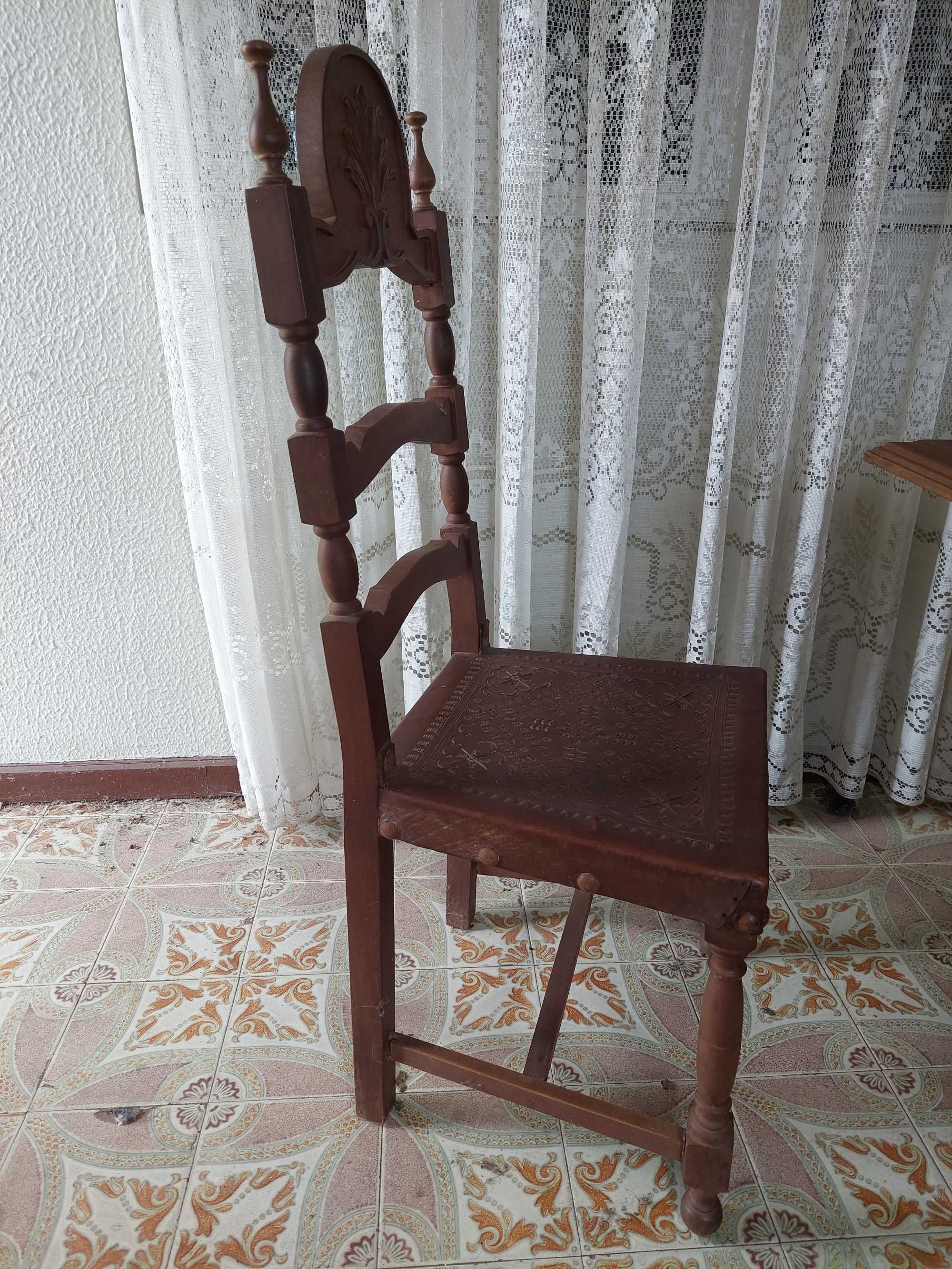 Mobília de sala de jantar antiga