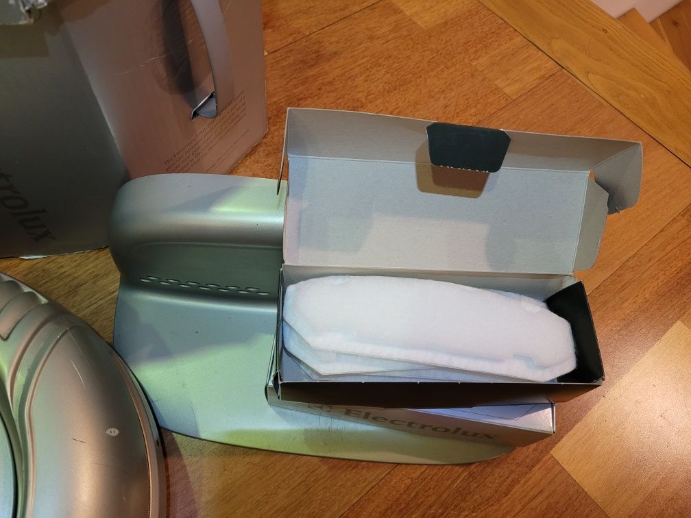 2 roboty sprzatajace Electrolux Trilobite