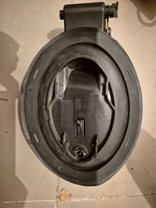 otwieranie wlewu baku paliwa Chrysler Pacyfica 2018 hybryda