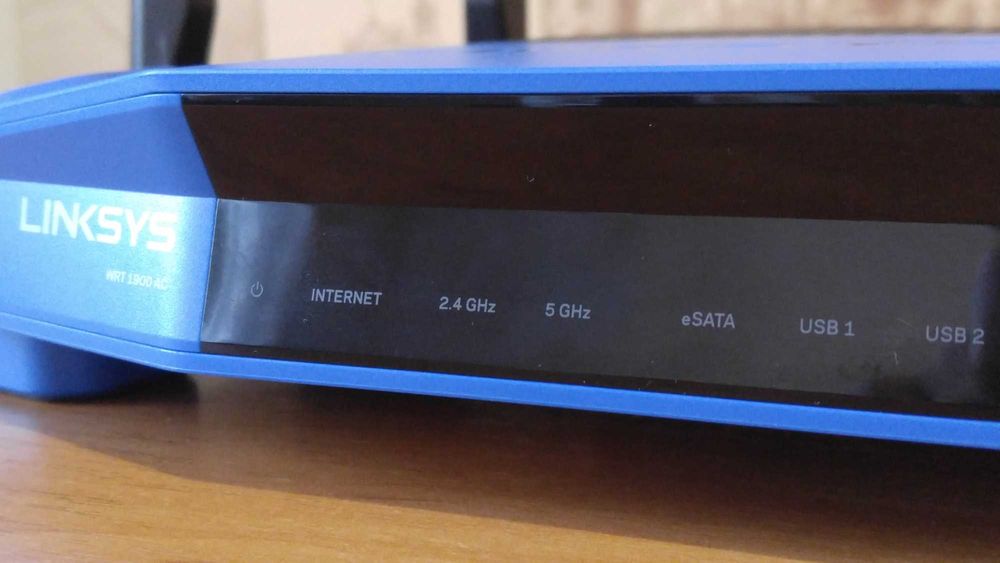 Легендарный роутер Linksys WRT 1900AC v1 (США)