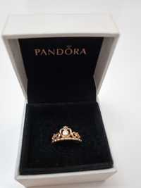 Anel Pandora Rose Tiara em Ouro