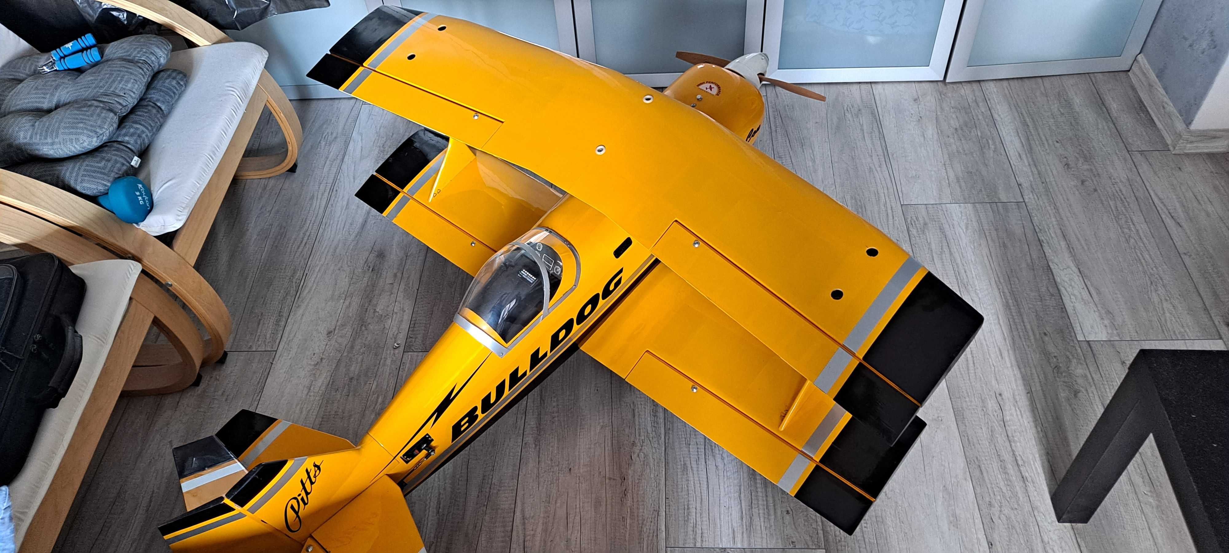 Model rc Pitts Buldog