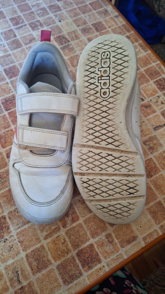 Кросівки для дівчинки  adidas