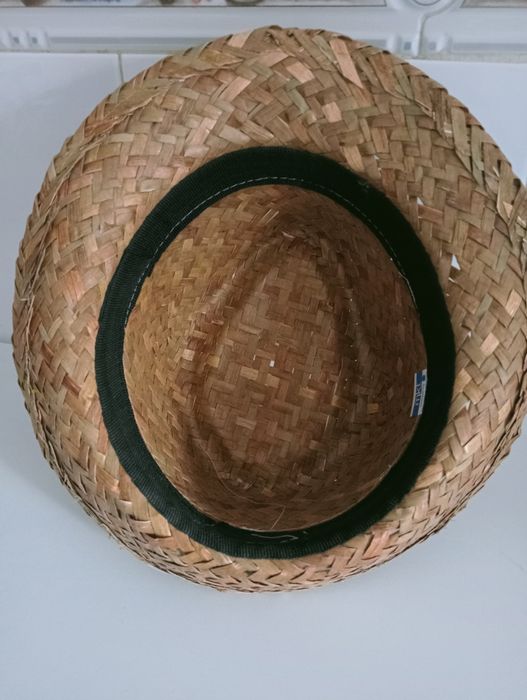 Chapéu de verão alusivo ao ISEL