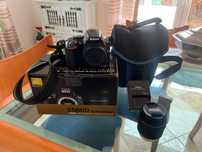 Nikon D5600 com lente DX VR 18-55mm f:3.5-5.4G e mala protetora.