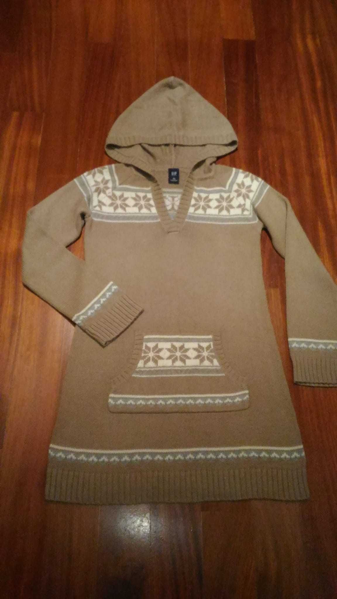 Vestido da marca Gap com capuz, em 80% lã para 10/12 anos.