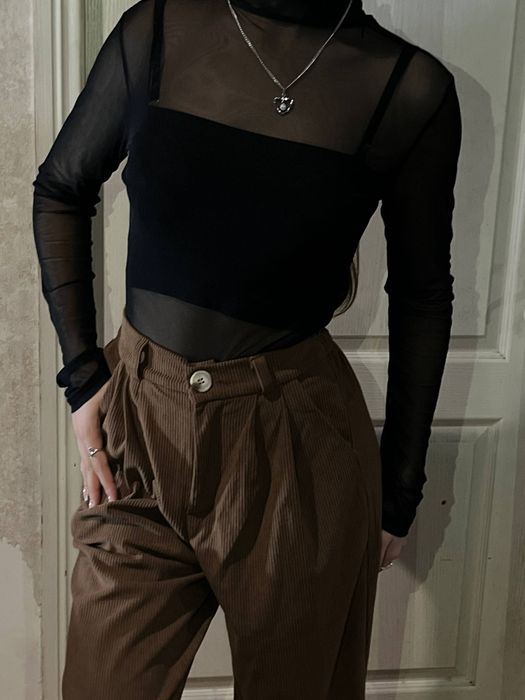 Штани в рубчик і кофтинка в сітку