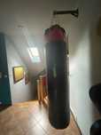 Bokserski worek treningowy 80 kg z uchwytem