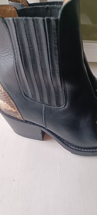 Ковбойські чоботи 36 розміру,вставки зі шкіри рептилії,чудовий стан