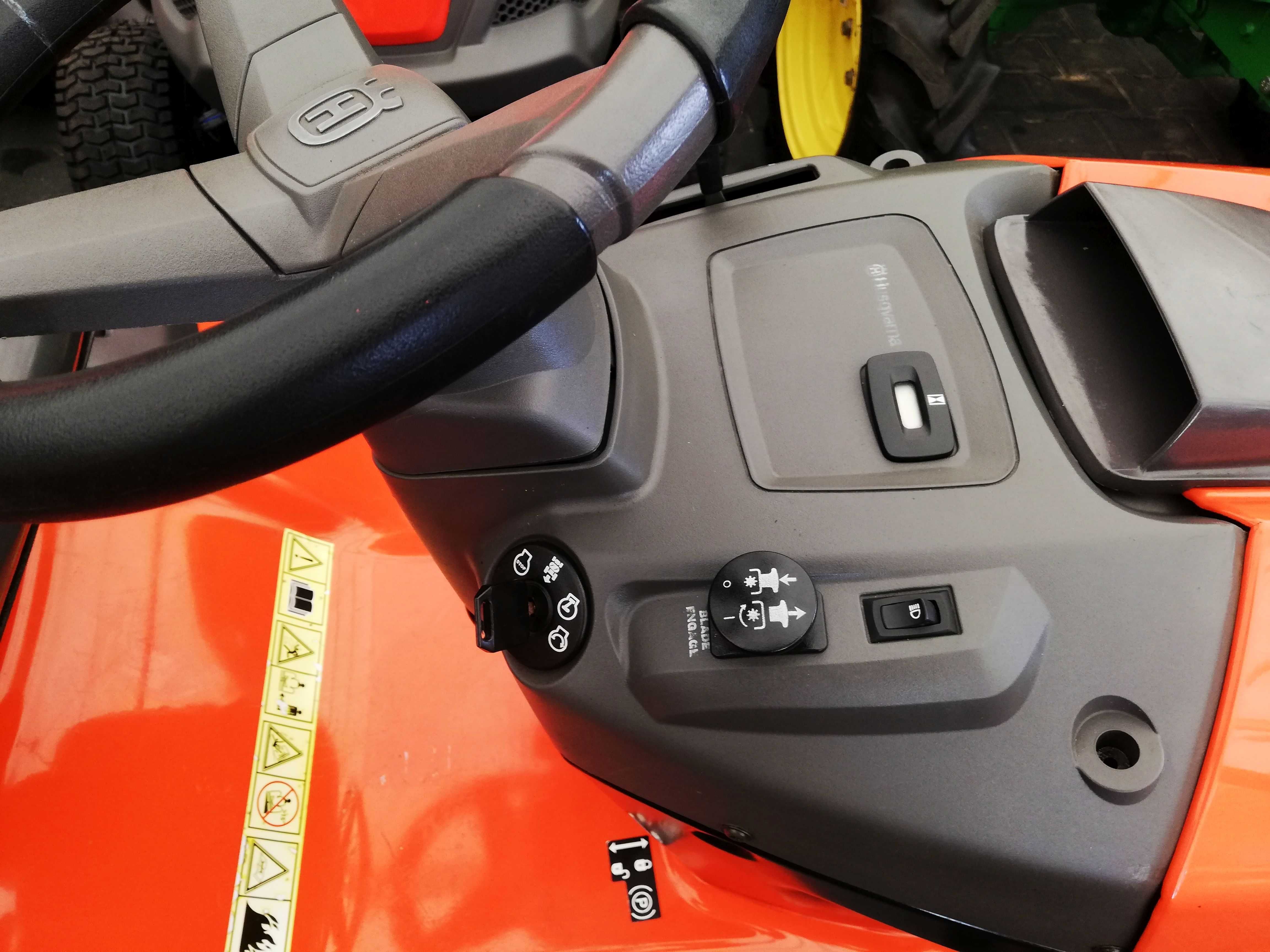 Kosiarka traktorek ogrodowy Husqvarna , Briggs